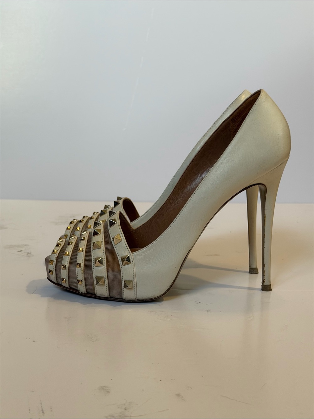 ✨authentic✨ Valentino Ivory Stud-Embellished Peep-Toe Pumps - Picture 7 of 8